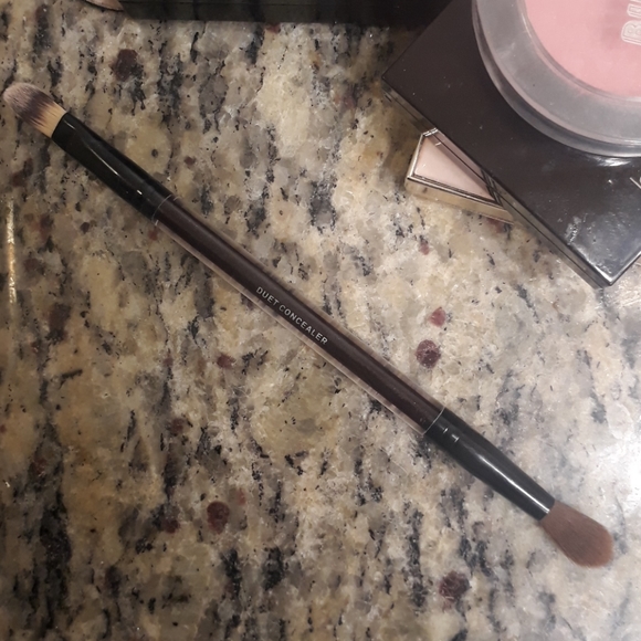 Kevyn Aucoin Concealer Brush - Picture 1 of 3